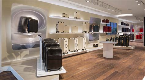 rimowa outlet store.